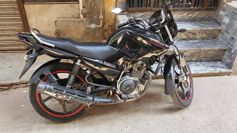 Yamaha ybr 2018 black colour 5