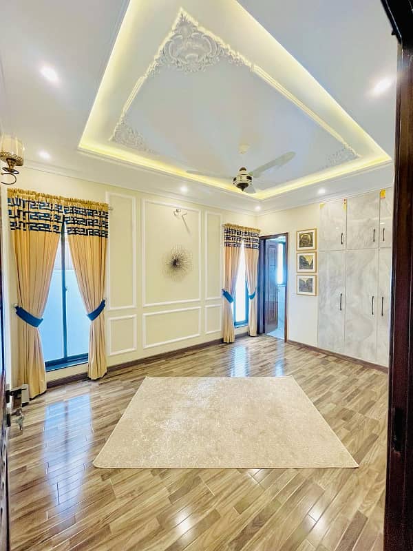 10 marla house for sale in paragon city lahore 5