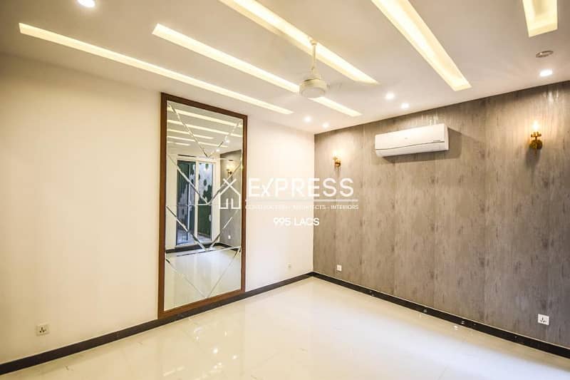 1 kanal Beautiful FULL HOUSE For Rent Phase 4 DHA 28