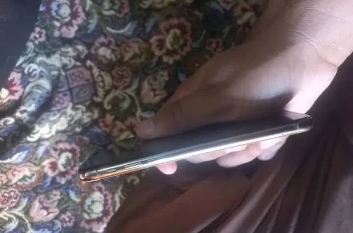 IPHONE XS 64GB NON PTA 3