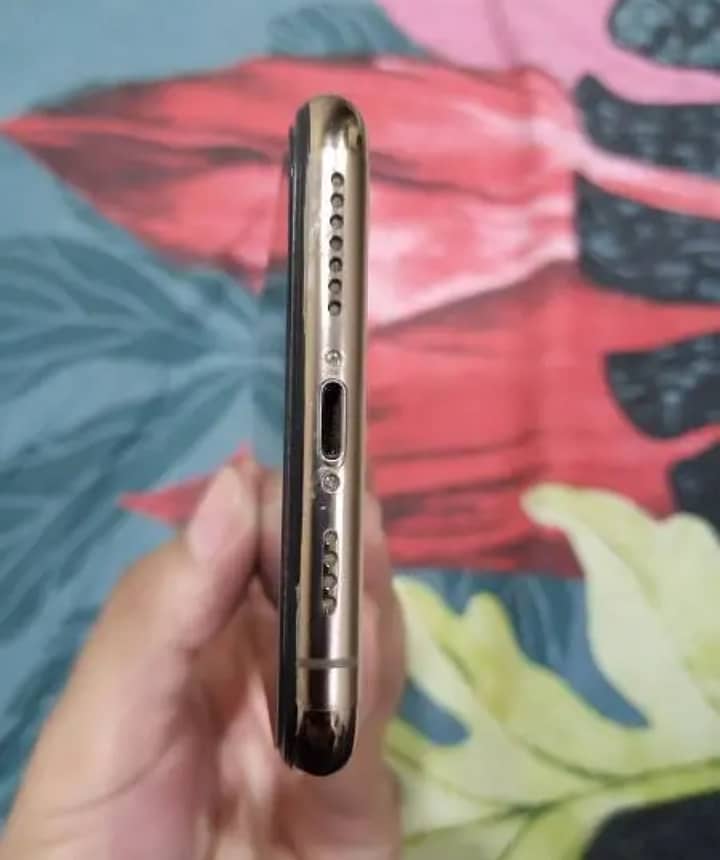 IPHONE XS 64GB NON PTA 5