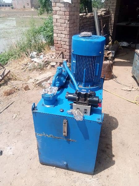 Hydraulic Tank with Motor and Valves 5