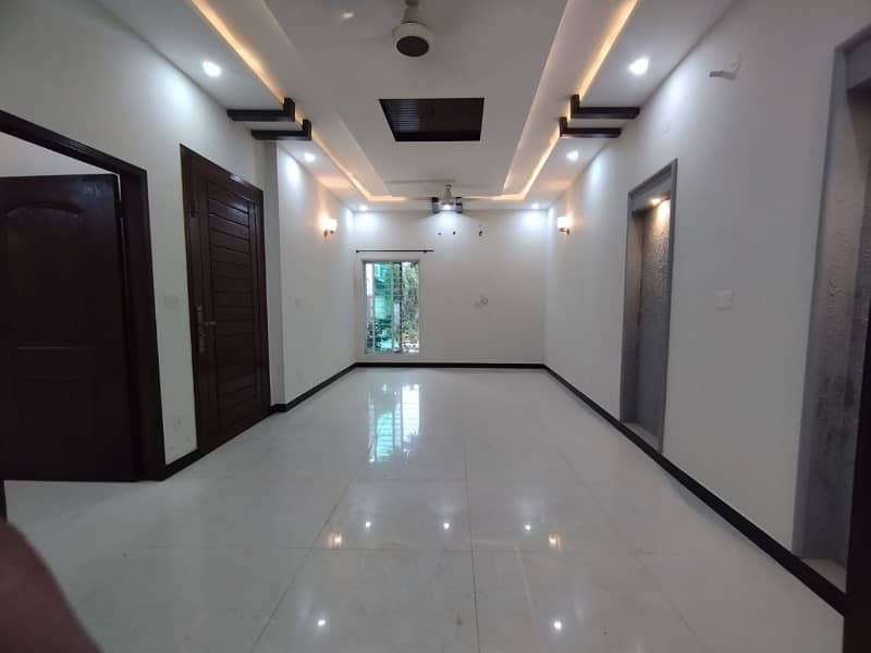 1 bed attach bathroom tv lough kitchen beautiful location street 6 near to Khalid madjid 1