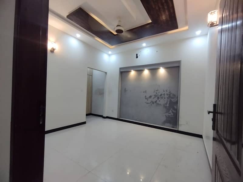 1 bed attach bathroom tv lough kitchen beautiful location street 6 near to Khalid madjid 2