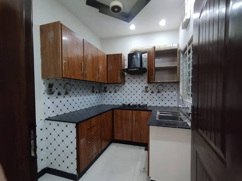 1 bed attach bathroom tv lough kitchen beautiful location street 6 near to Khalid madjid 4