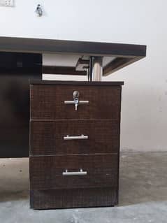 OFFICE TABLE FOR SALE