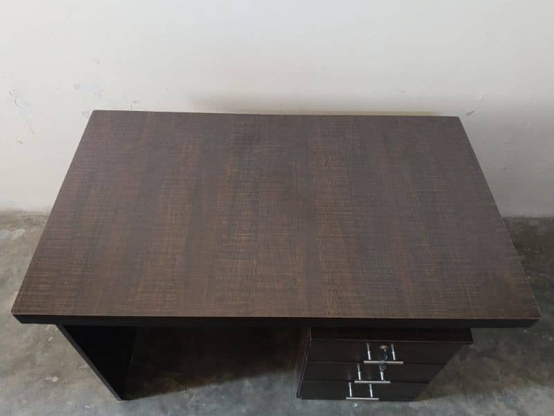 OFFICE TABLE FOR SALE 4