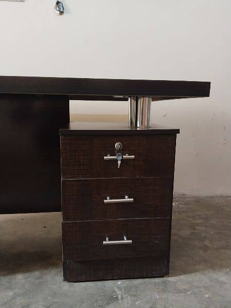 OFFICE TABLE FOR SALE 5