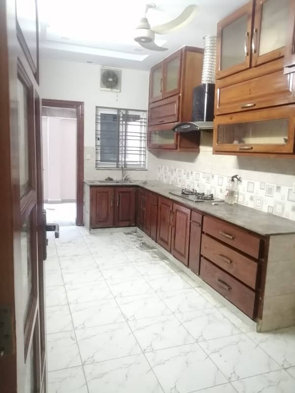 10 bed 9 bath for Hostel G-10 top Location water Boring 4