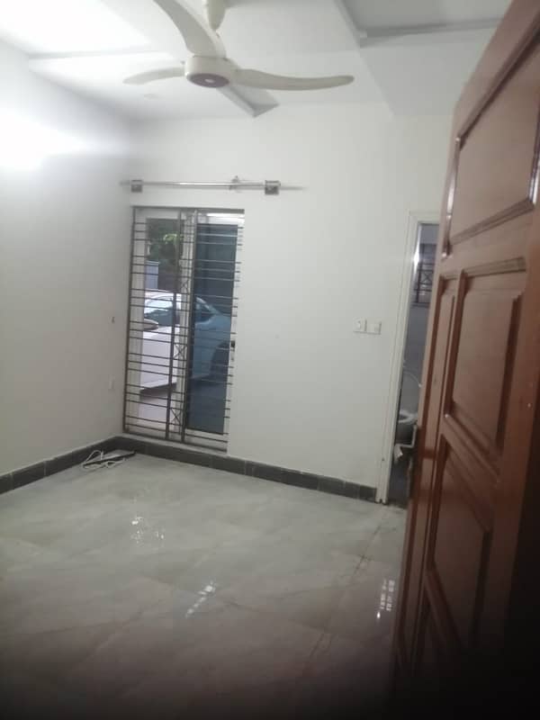 10 bed 9 bath for Hostel G-10 top Location water Boring 8