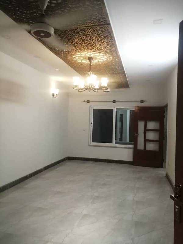 10 bed 9 bath for Hostel G-10 top Location water Boring 9