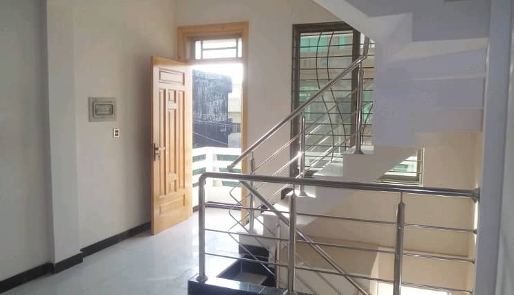 Prime Location 1500 Square Feet House In Central G-9 For sale 3