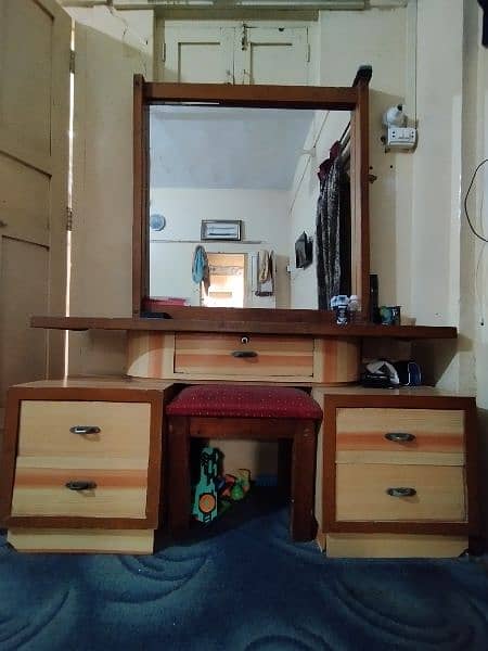 Complete Bedroom Set In Good Condition 0