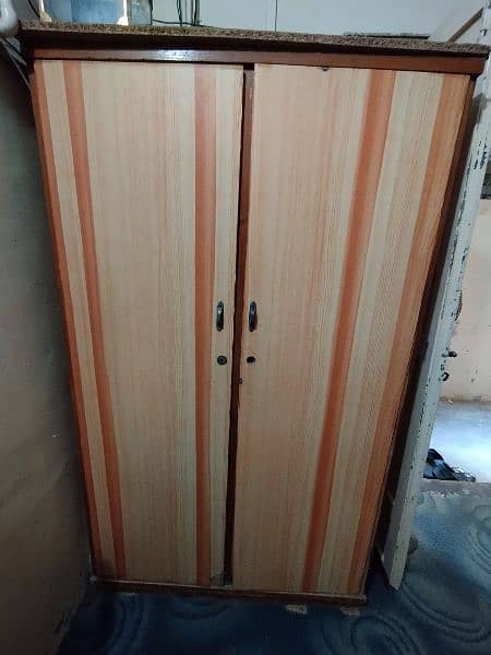 Complete Bedroom Set In Good Condition 4