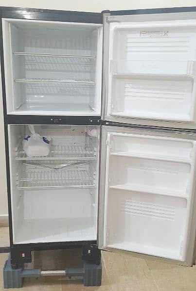 Good Condition PEL Refrigerator for Sale 4