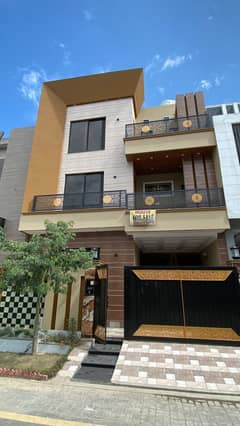 5 MARLA TRIPLE STORY HOUSE FOR SALE AT ETIHAD TOWN PHASE 1 LAHORE 0