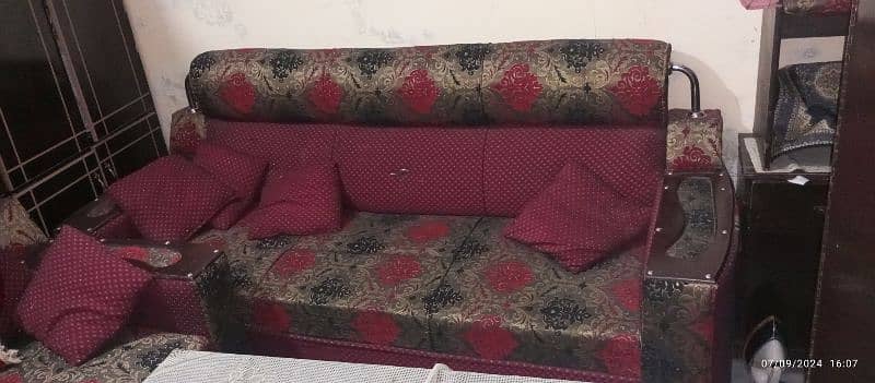 5 seater sofa in good condition. . . 1