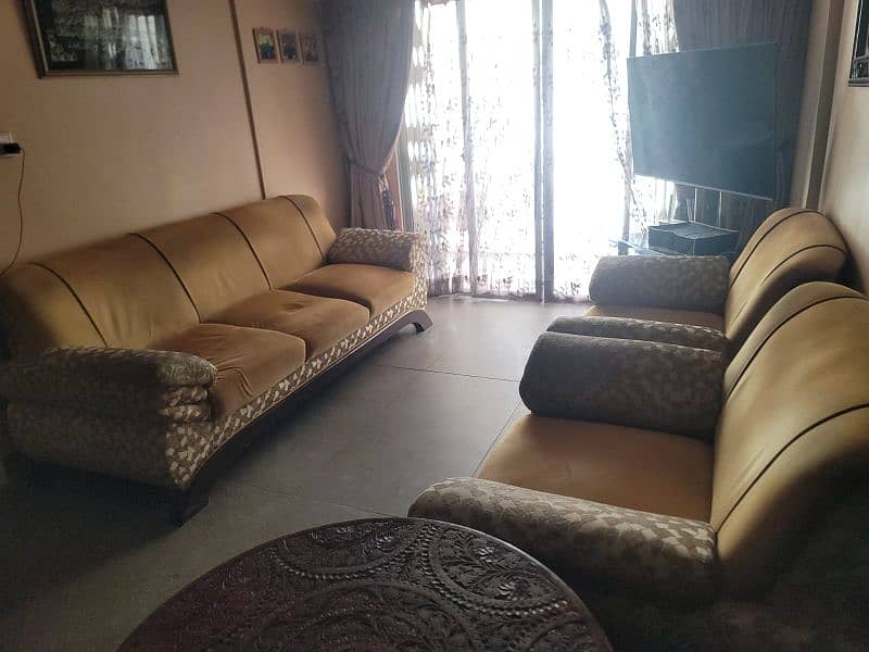 5 SEATER SOFA SET. 3