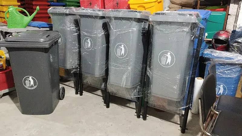 120 Litre Dustbin With fixed Hanging Stand 4