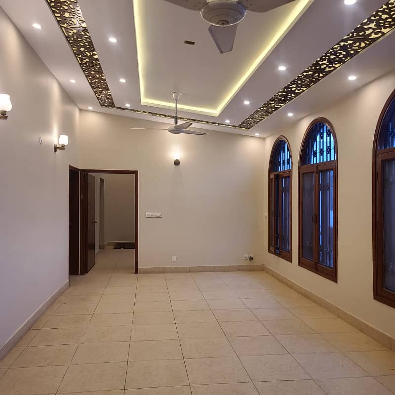 Luxurious Bungalow for Rent in DHA Phase 5 7