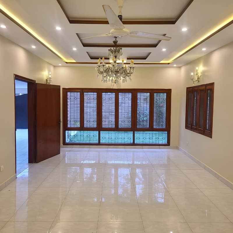 Luxurious Bungalow for Rent in DHA Phase 5 26