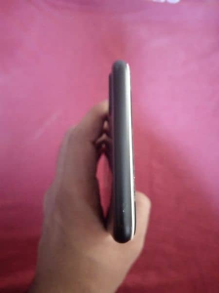 iPhone 7 puls 32 GB non Pta Boad karab hogya baqi all okay 3