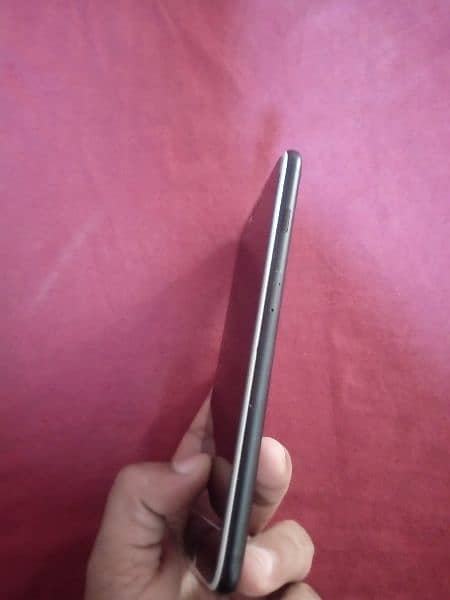 iPhone 7 puls 32 GB non Pta Boad karab hogya baqi all okay 4