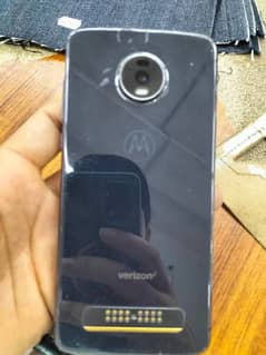 selling Moto z 4 10/ 9 0