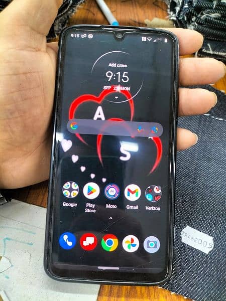 selling Moto z 4 10/ 9 3