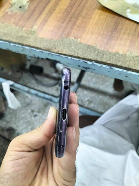 selling Moto z 4 10/ 9 6