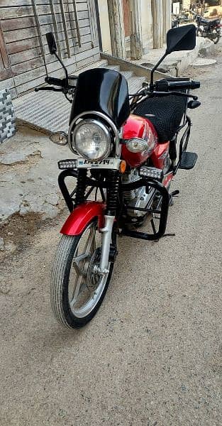 Suzuki GS 150 SE 2022 (RED) 4