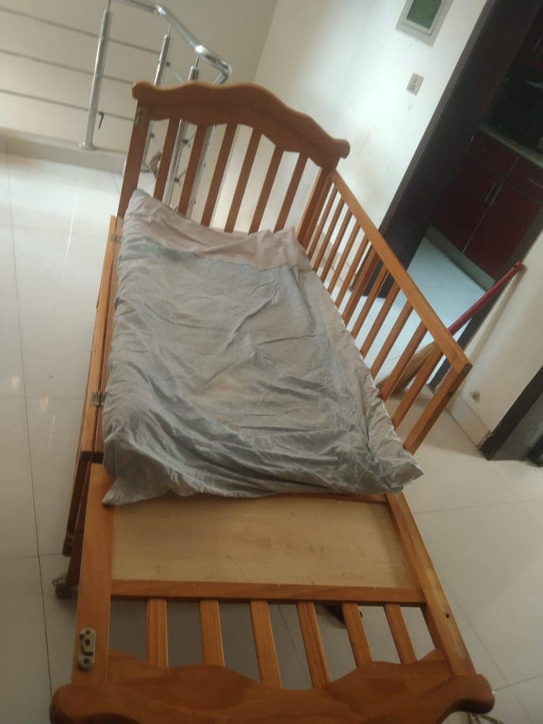 Light weight baby cot for sale 1