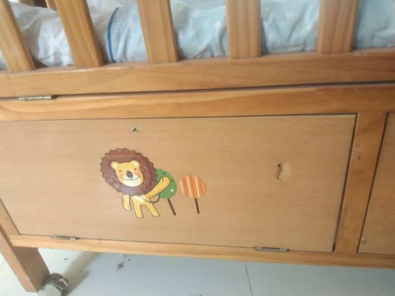 Light weight baby cot for sale 2