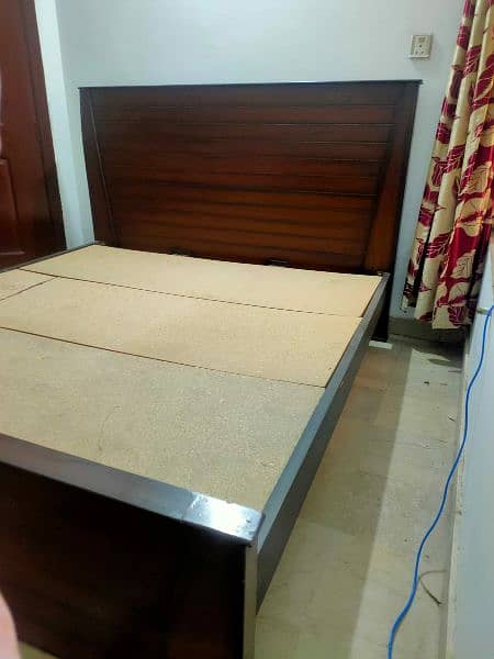 king size bed with 1 side table - only 3 month used 2