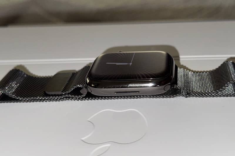 Apple watch series 9 cellular Graphite milanese loop 45mm 3