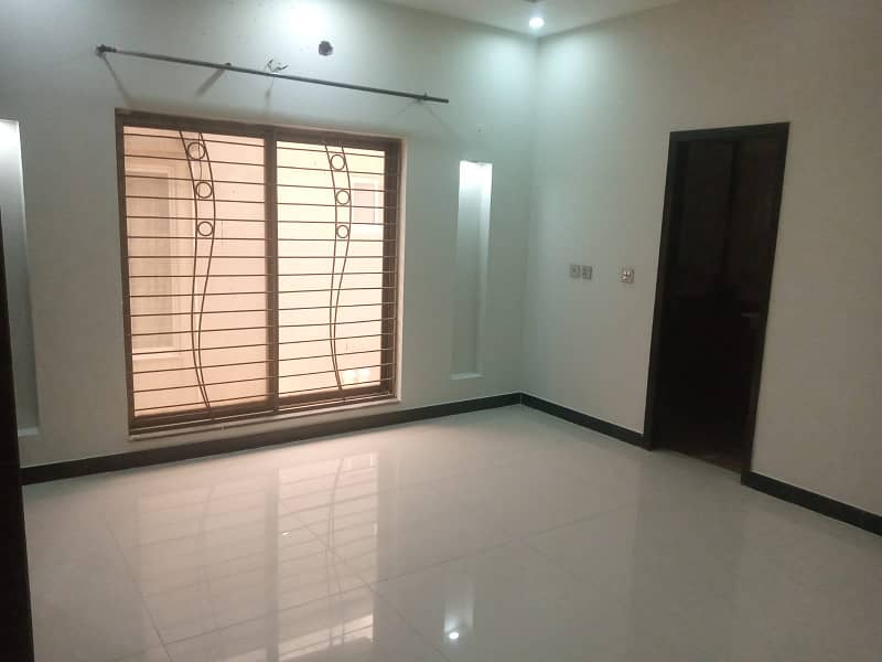 12 Marla Upper portion Is Avaliable For Rent In Chambeli Block Bahria Town Lahore 6