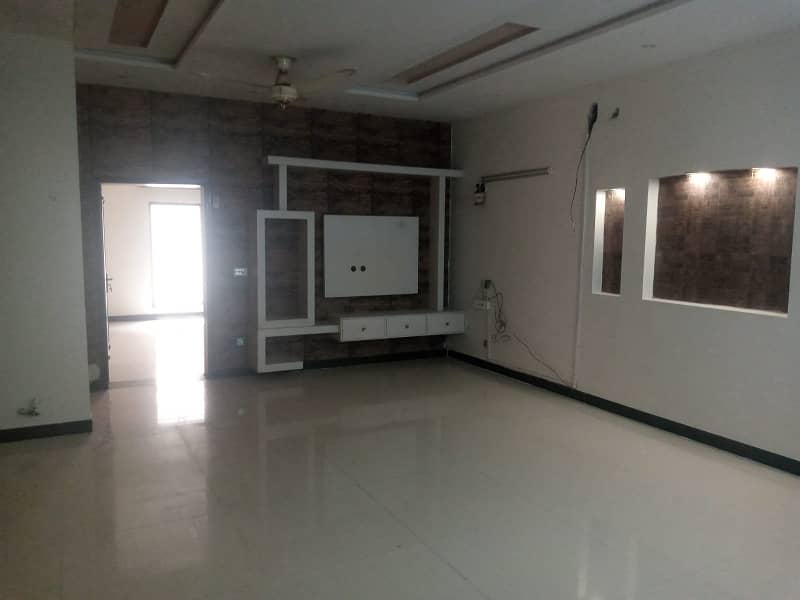 12 Marla Upper portion Is Avaliable For Rent In Chambeli Block Bahria Town Lahore 8