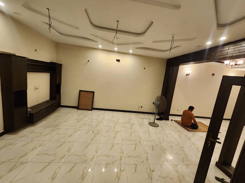 8marla house for rent umer bolck in bahria town lahore 2