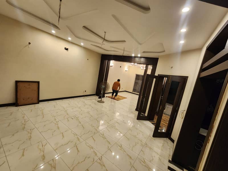 8marla house for rent umer bolck in bahria town lahore 6