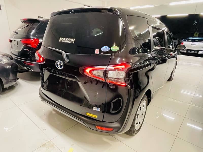 Toyota Sienta 2018 1