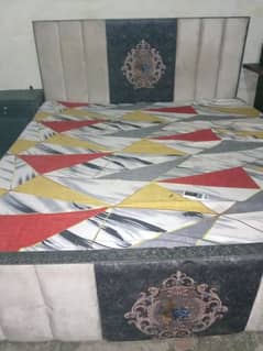 bed draising table and sides table 0