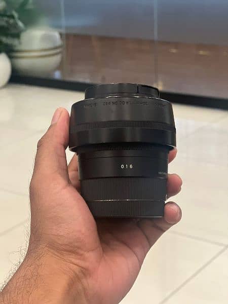 Sony E 30mm f/1.4 Lens - Wide Aperture, Excellent Condition 3