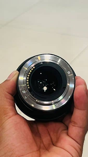 Sony E 30mm f/1.4 Lens - Wide Aperture, Excellent Condition 2