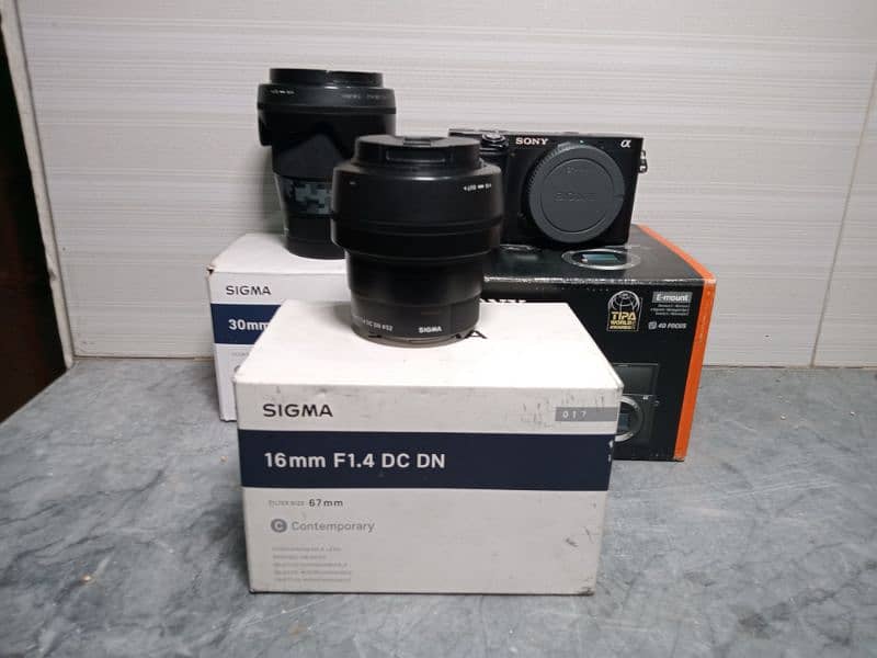 Sony E 30mm f/1.4 Lens - Wide Aperture, Excellent Condition 0