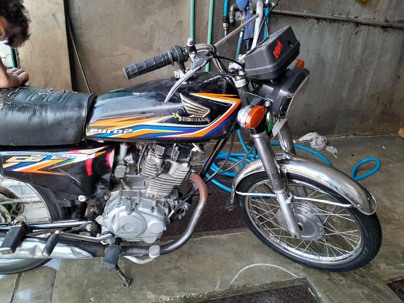 Honda 125 in Black colour 1