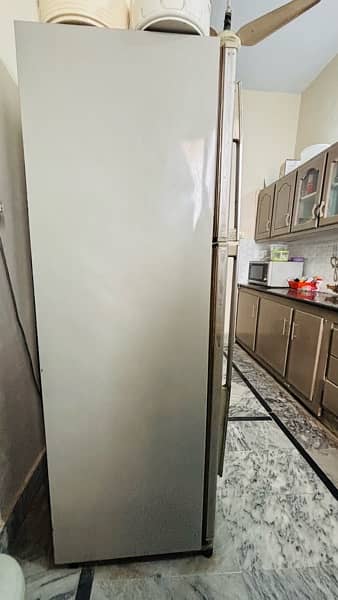 Dawlance Full Size Fridge 9/10 Condition 2