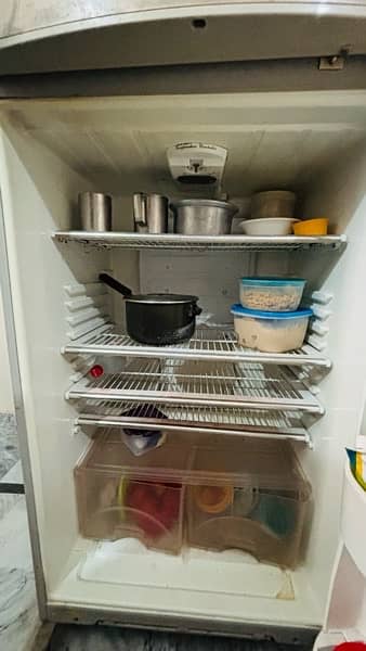 Dawlance Full Size Fridge 9/10 Condition 3