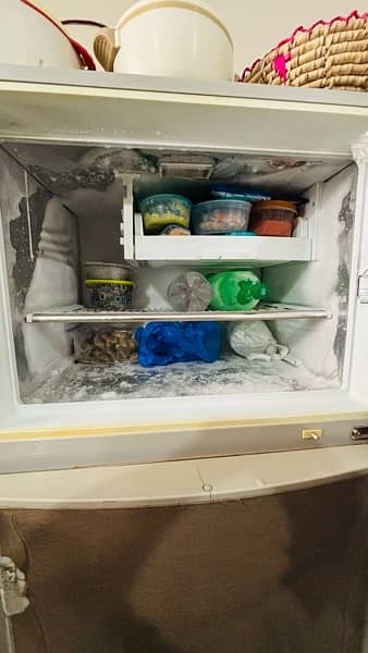 Dawlance Full Size Fridge 9/10 Condition 6