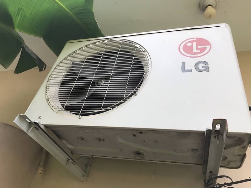 LG 1.5 Ton Split inverter cool and heat both 5