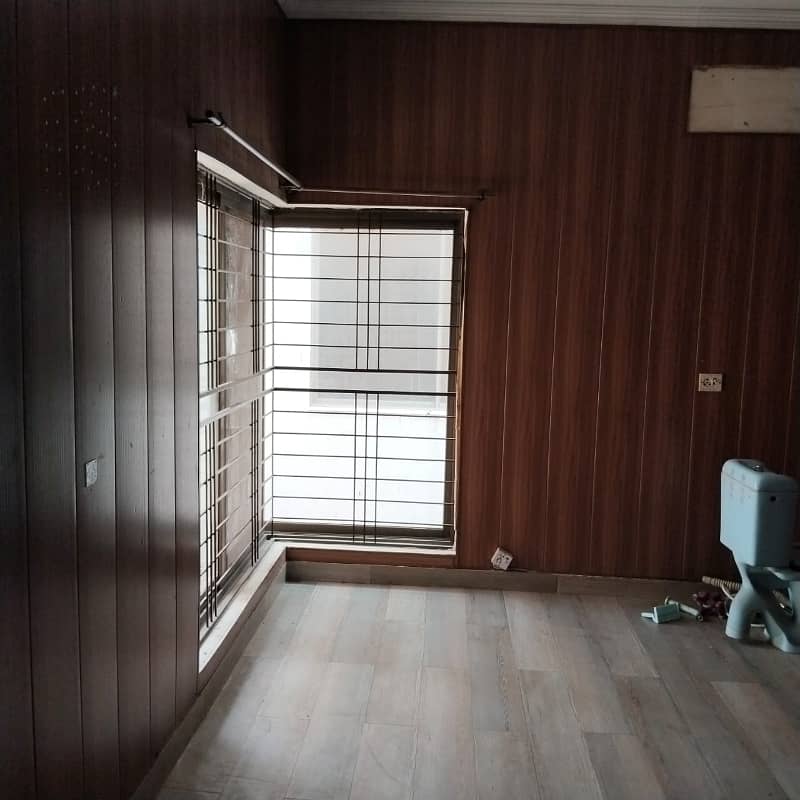 FLAT AVAILABLE FOR RENT IN MODEL TOWN LINK ROAD LAHORE 3